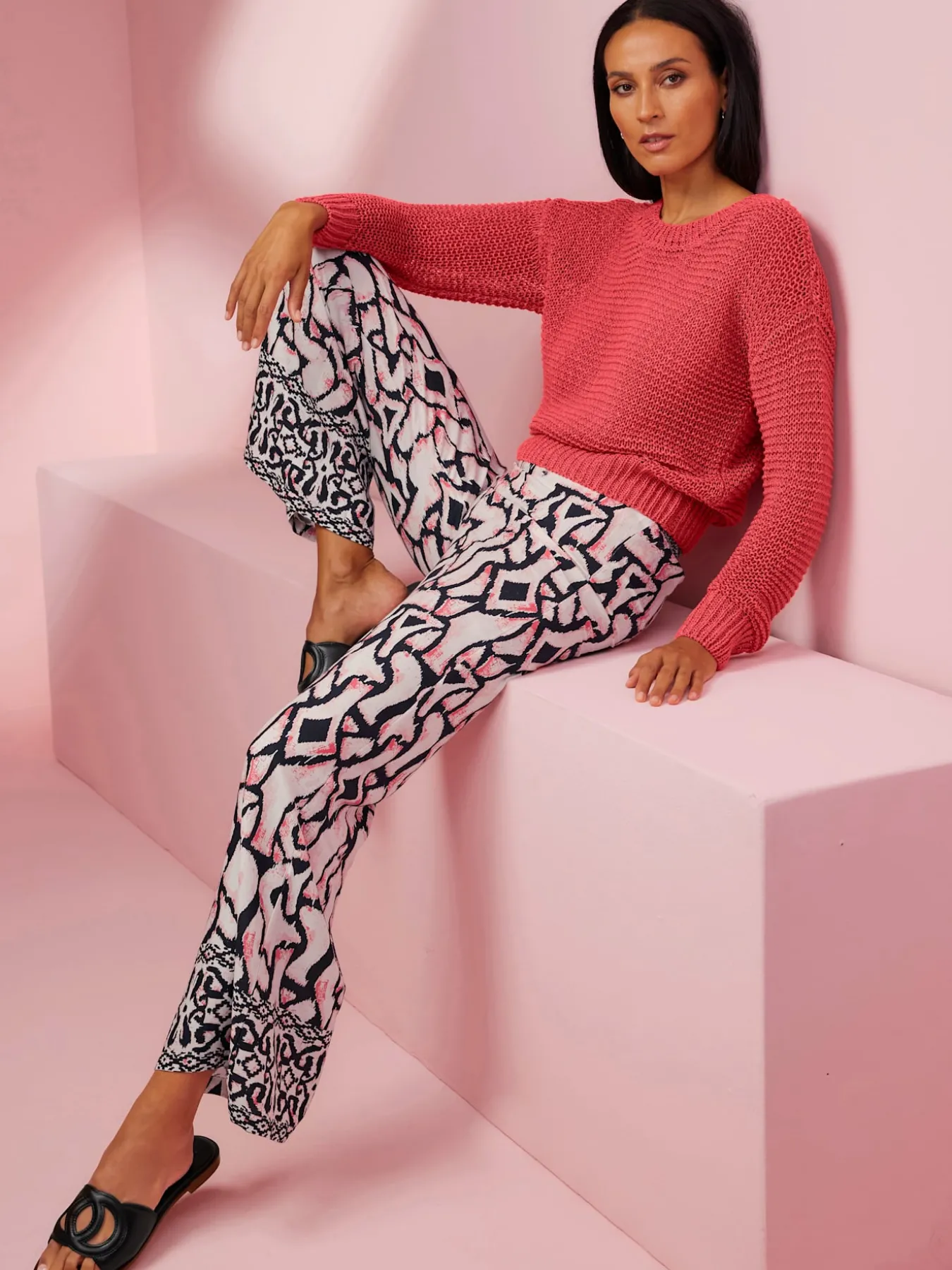 Pull encolure ronde motif maille moderne