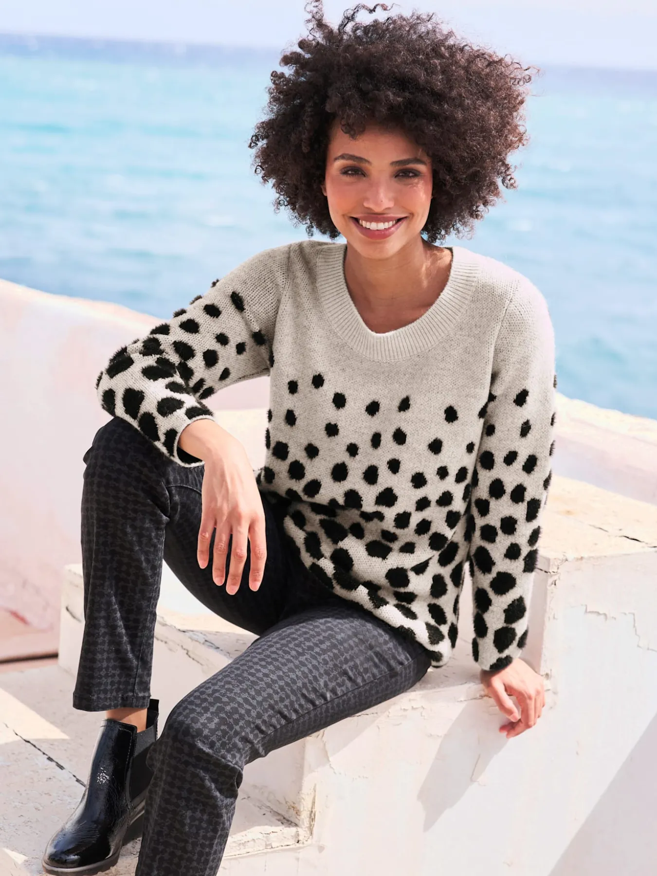 Pull jacquard motif à pois tendance