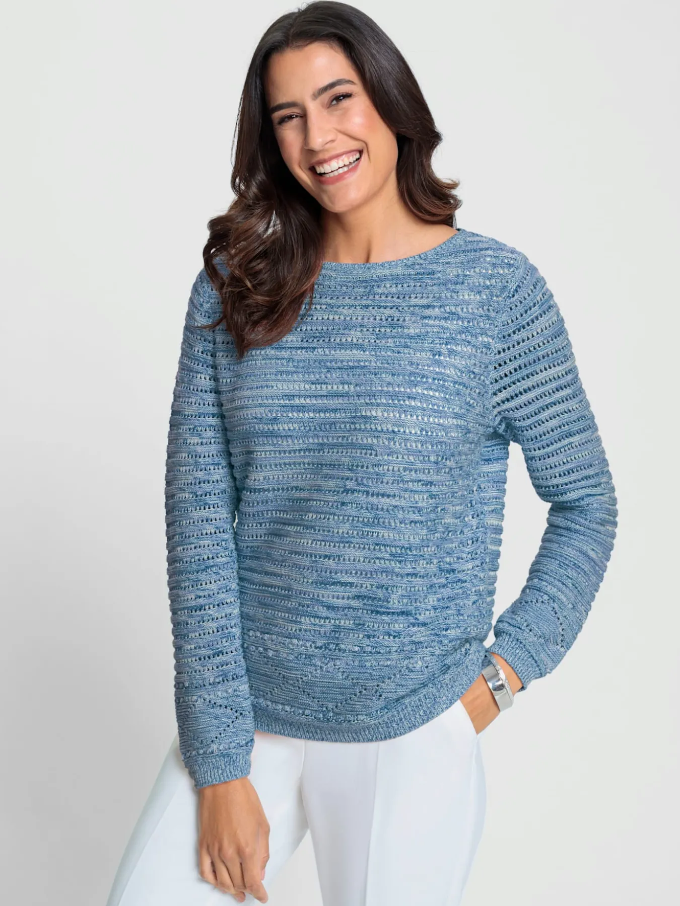 Pull motif ajouré intégral