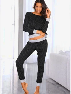 Pyjama doux. joli mélange de motifs