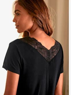 Pyjama séduisant avec empiècement en dentelle