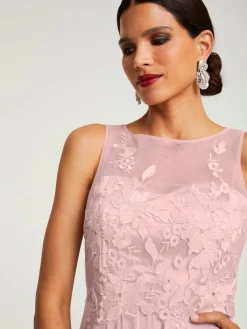 Robe de cocktail fermeture boutonnée dans le cou