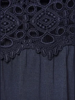 Robe d'été encolure haute froncée