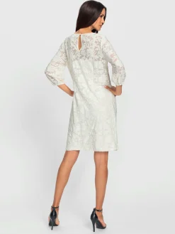 Robe en dentelle avec dentelle