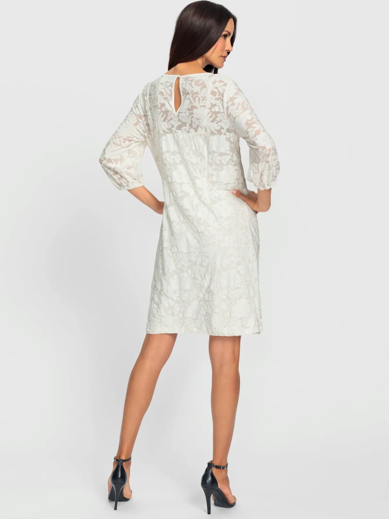Robe en dentelle avec dentelle