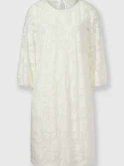 Robe en dentelle avec dentelle