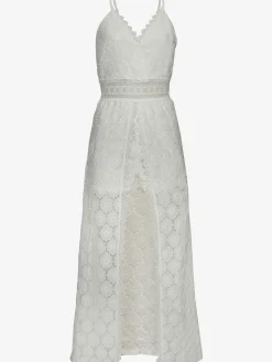 Robe en dentelle encolure en v dégagée
