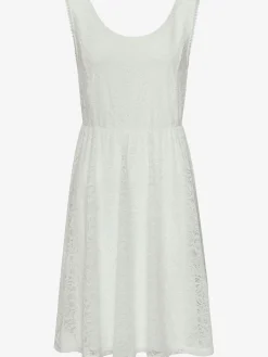 Robe en dentelle encolure ronde profonde et larges bretelles