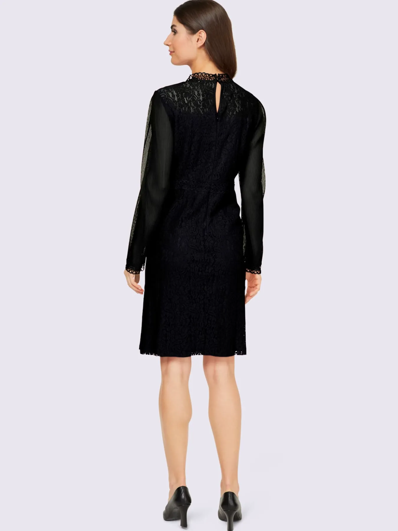 Robe en dentelle manches de qualité plissée
