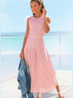 Robe en dentelle robe d'été sans manches avec broderie ajourée