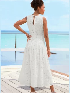 Robe en dentelle robe d'été sans manches avec broderie ajourée