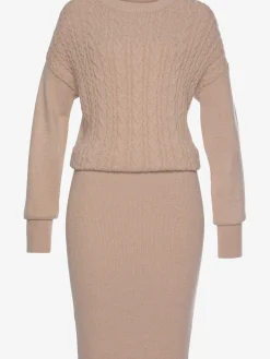 Robe en tricot avec encolure ronde