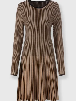 Robe en tricot effet plissé contrasté