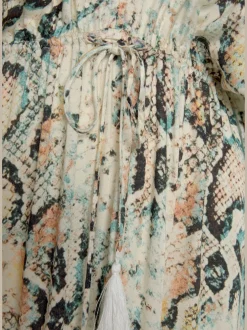 Robe longue encolure en v dégagée devant et au dos