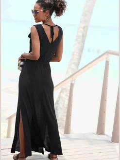 Robe longue larges bretelles et rubans décoratifs dans le cou