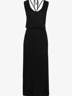 Robe longue larges bretelles et rubans décoratifs dans le cou