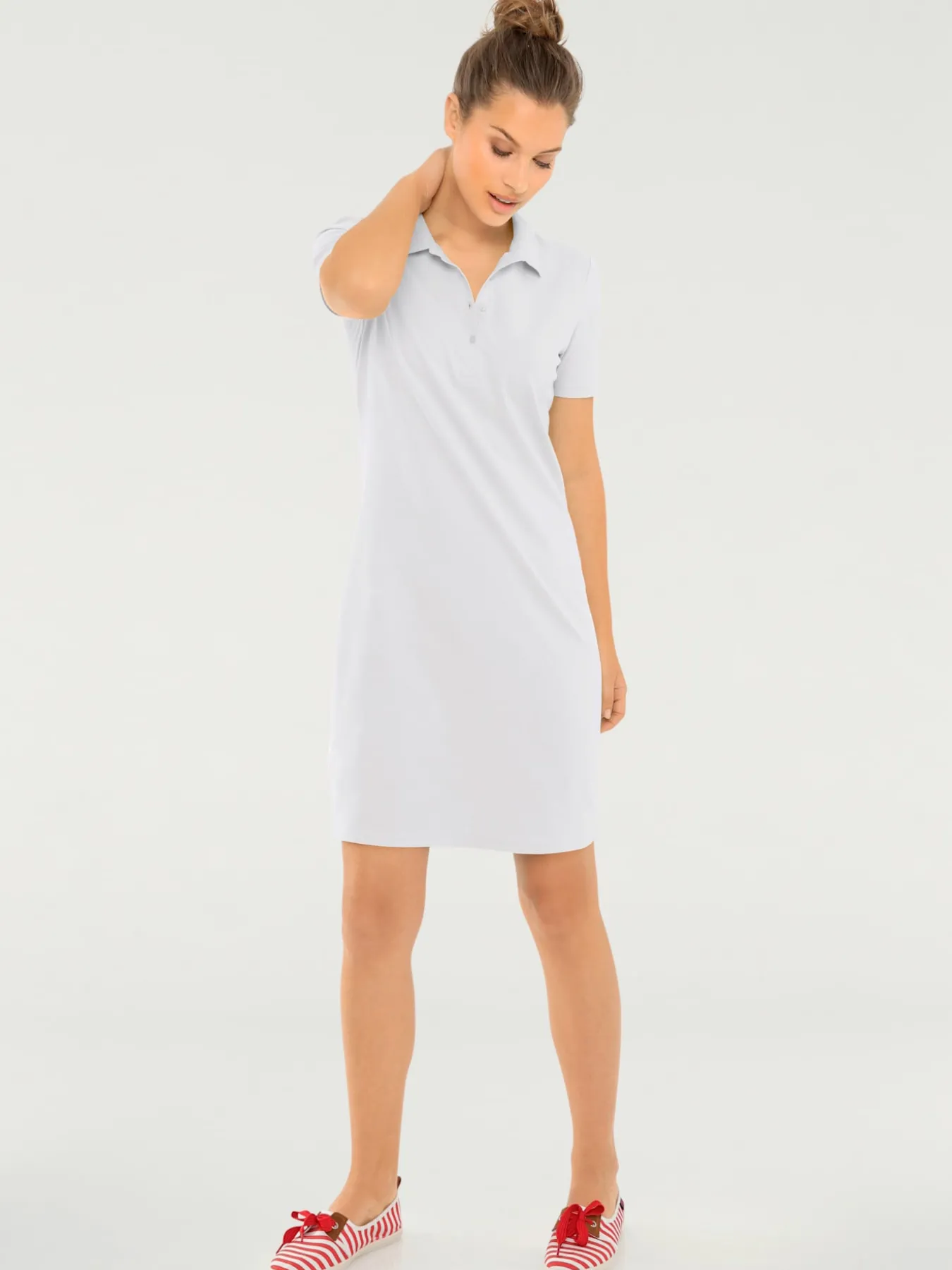 Robe longueur au-dessus du genou, style polo