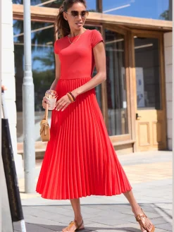 Robe mi-longue encolure ronde