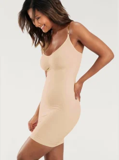 Robe modelante avec bretelles transparentes