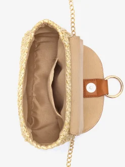 Sac à main en imitation raphia avec détails chaînes couleur or sur la bandoulière