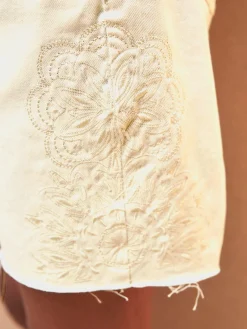 Short broderie décorative
