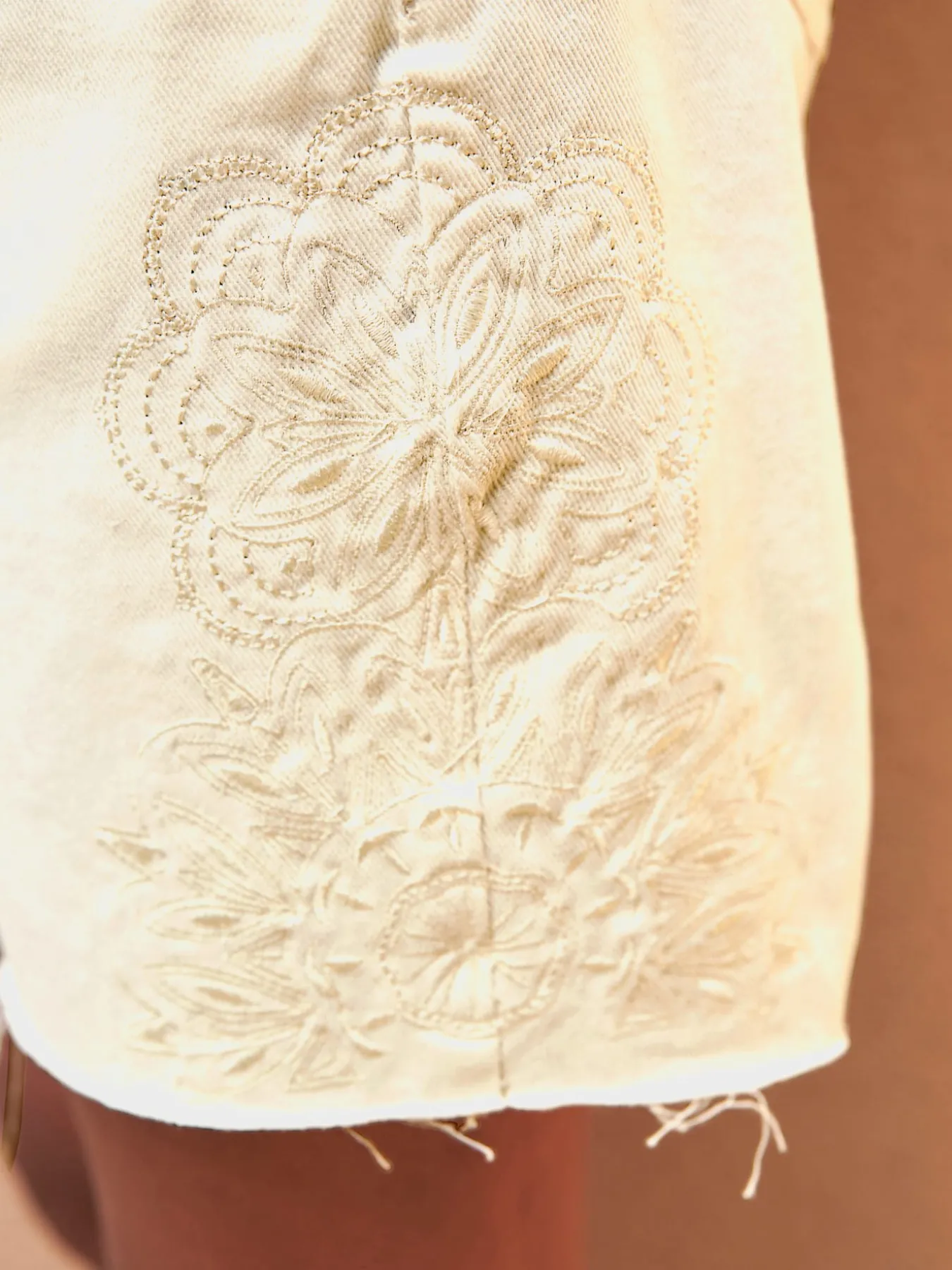 Short broderie décorative