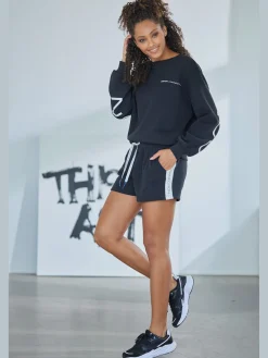 Short en matière sweat short molletonné confortable avec poches latérales fendues pratiques