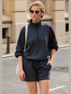 Short en matière sweat short détente avec poches latérales fendues