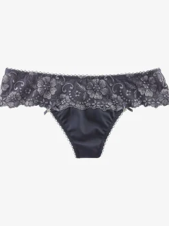 String tanga élégant aux détails séduisants