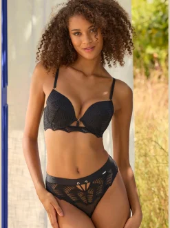String tendance avec large ceinture et effet rubans