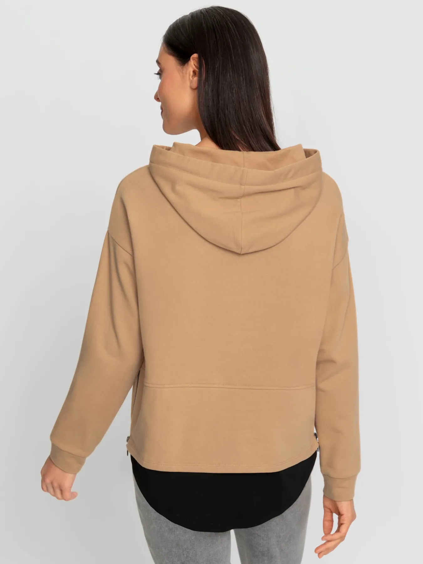 Sweatshirt à capuche aspect 2 en 1 tendance