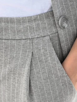 Tailleur pantalon fines rayures classiques