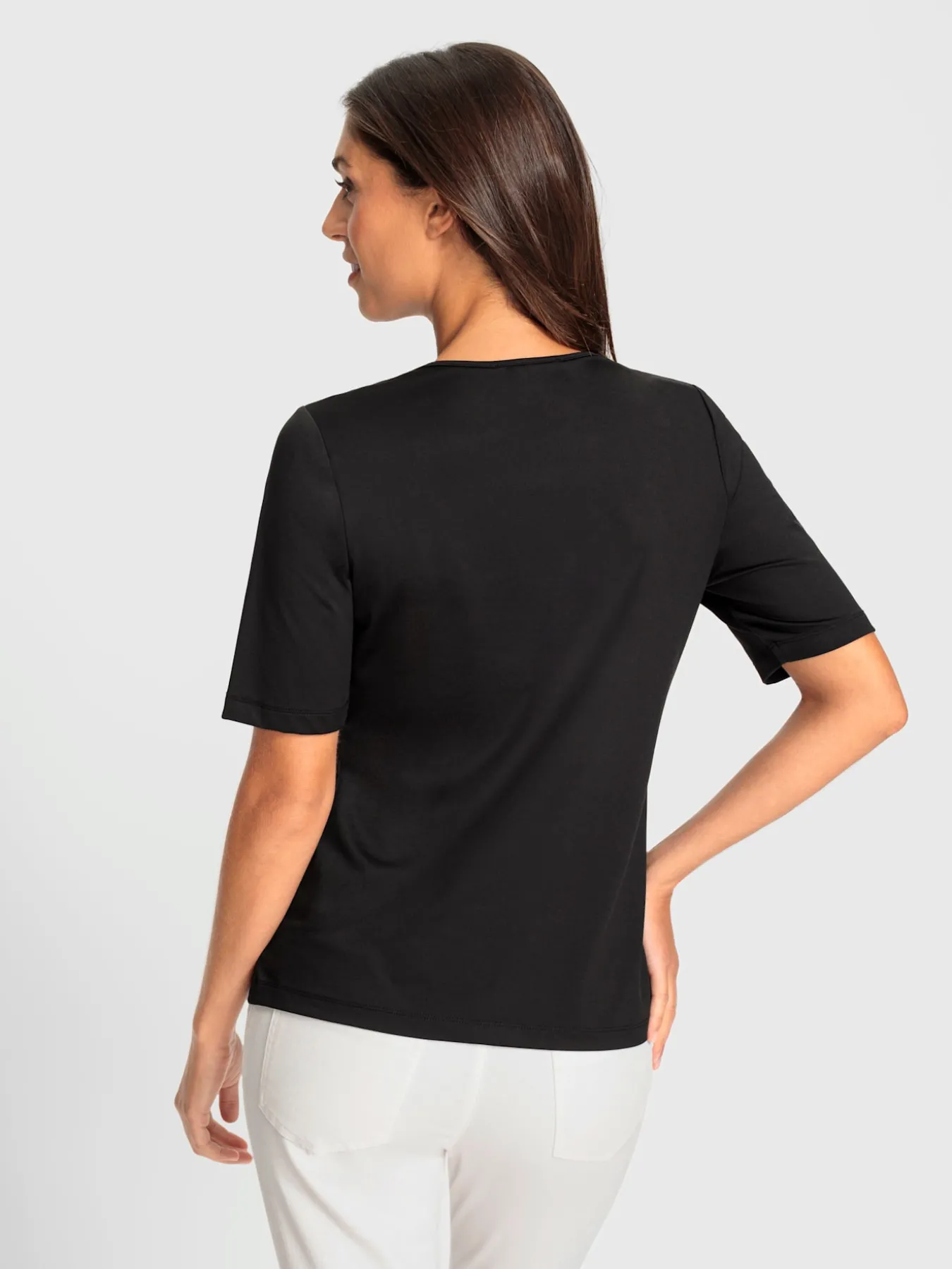 T-shirt à manches courtes encolure raffinée