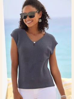 T-shirt à manches courtes encolure en v avec petite fente et perle décorative