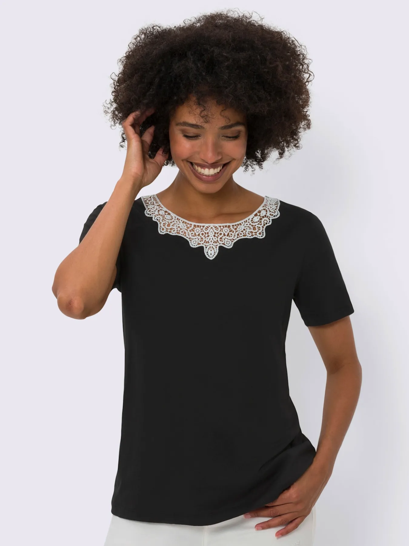 T-shirt à manches courtes jolie dentelle sur l'encolure