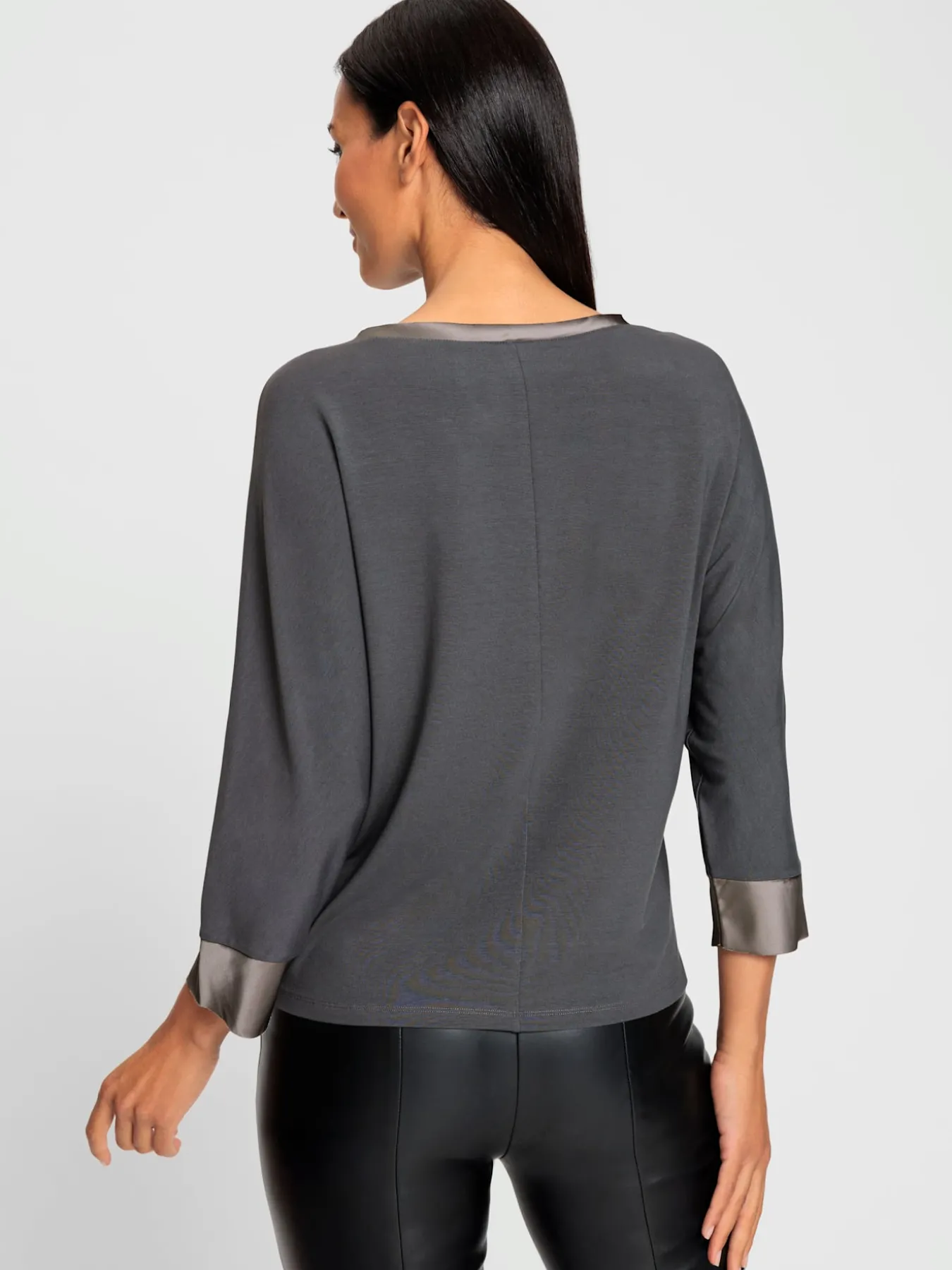 T-shirt à manches longues bords ouverts modernes