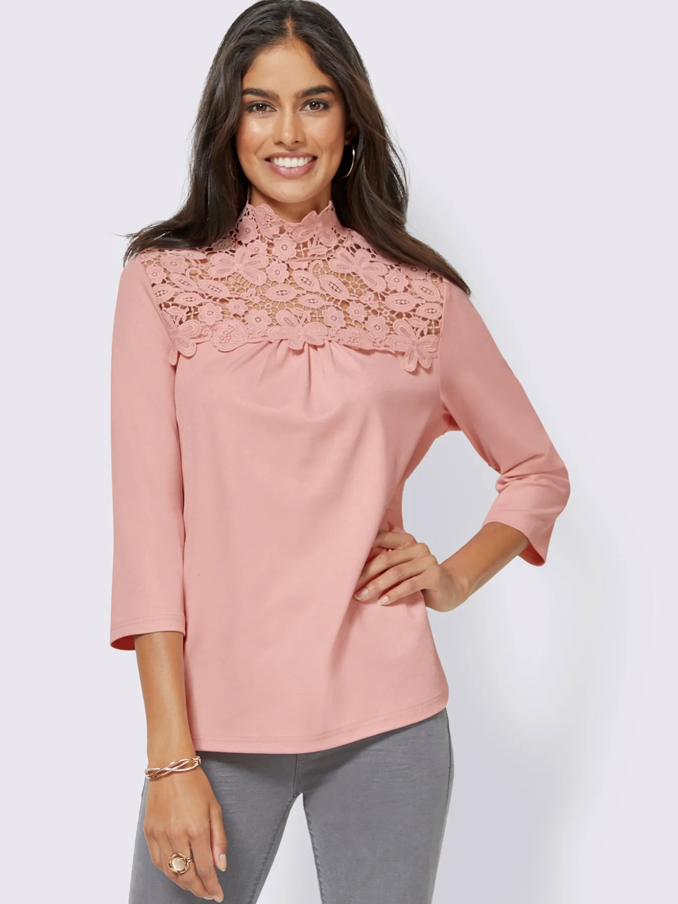 T-shirt col montant orné dentelle florale brodée