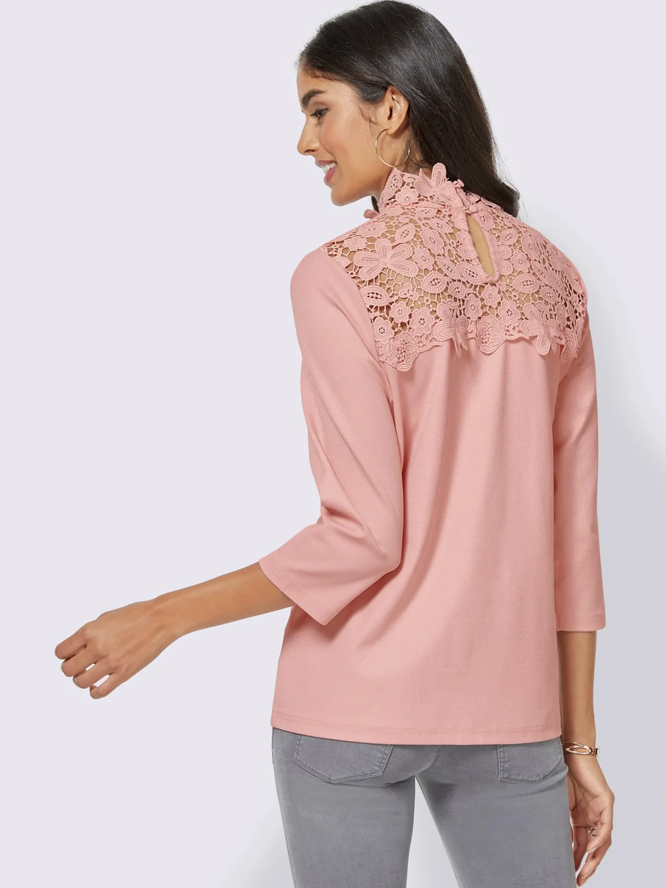T-shirt col montant orné dentelle florale brodée