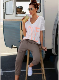 T-shirt en v encolure en v dégagée