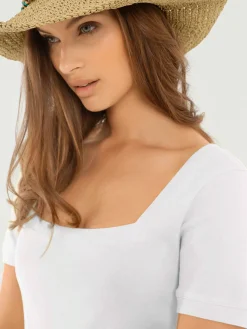 T-shirt grande encolure carrée