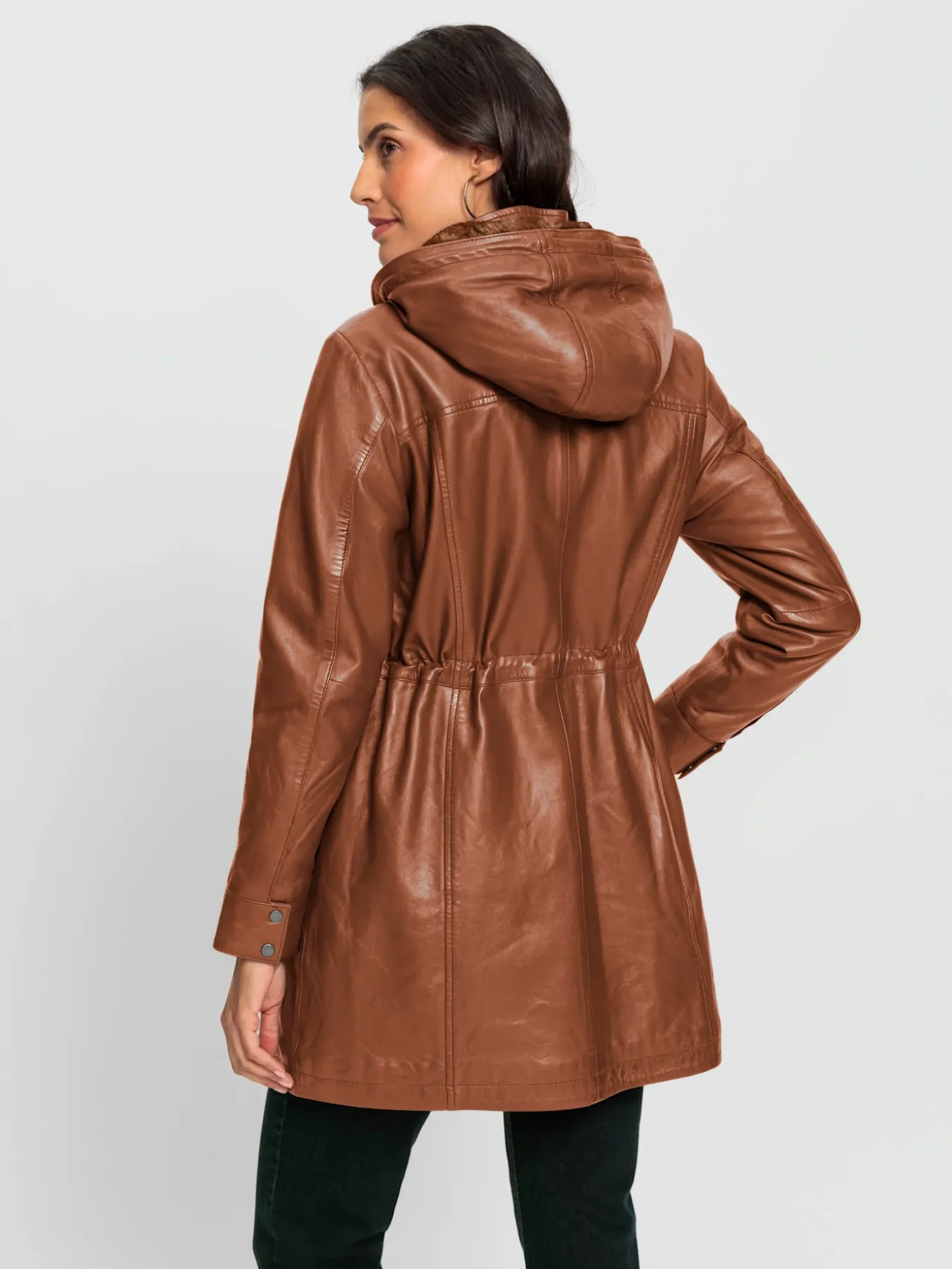 Veste en cuir capuche amovible avec empiècement imitation fourrure