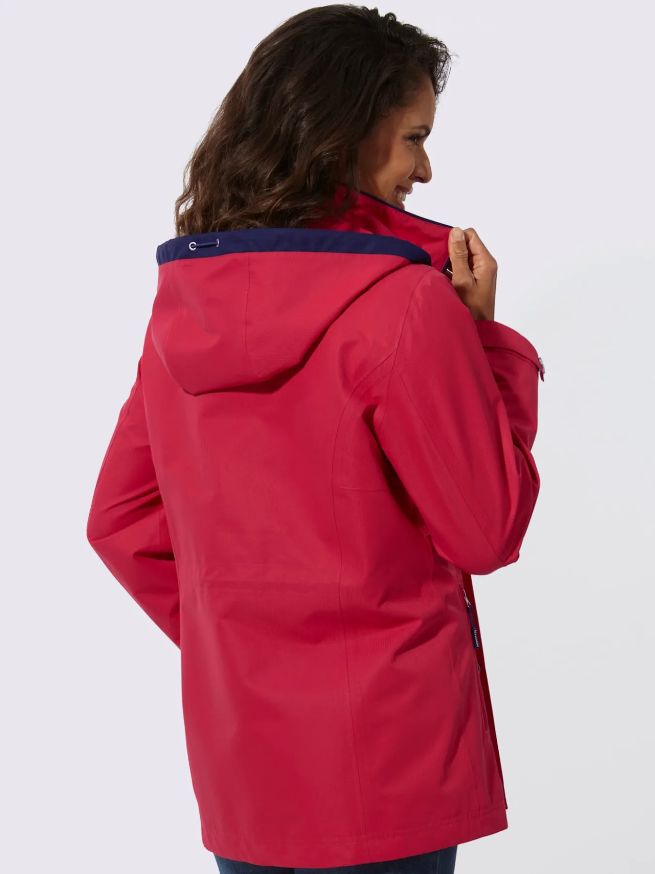 Veste technique capuche amovible grâce à une glissière