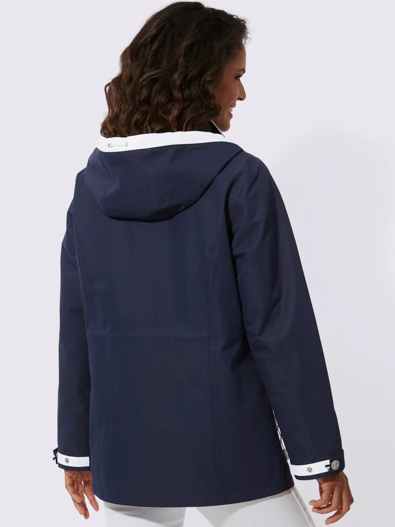Veste technique capuche amovible grâce à une glissière