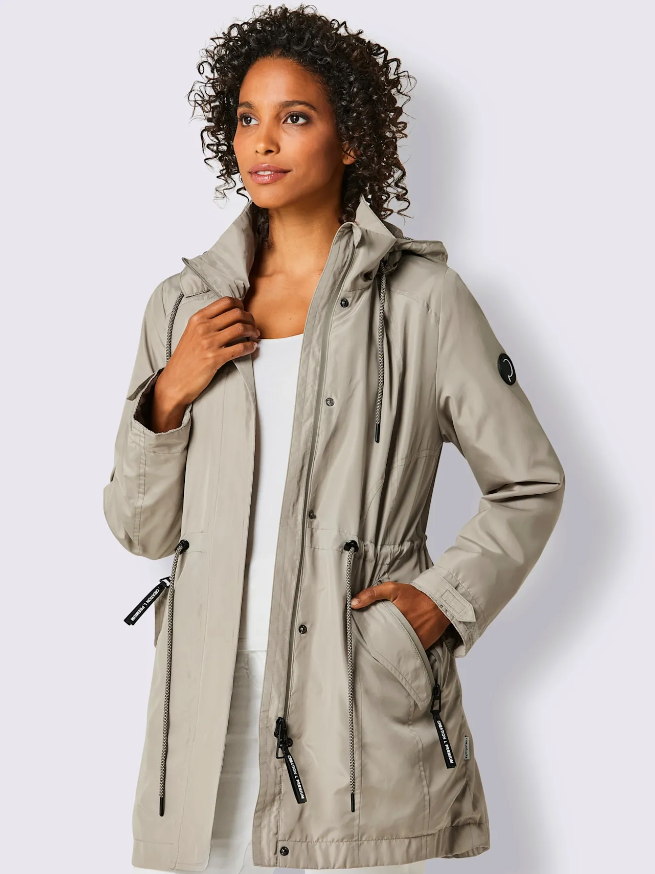 Veste technique produit de façon écologique avec des membranes et laminés recyclables